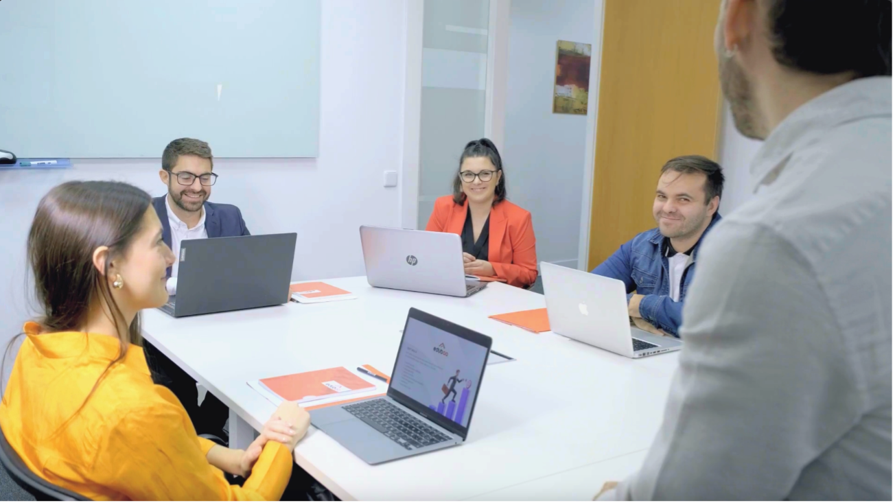 Curso bonificable sobre atención al cliente impartido por Edubaa en oficinas de Legalcar