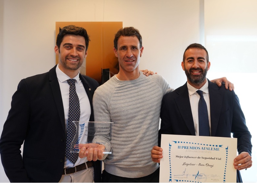 Premio AESLEME 2025 Legalcar Abogados junto a Ibon Oregi
