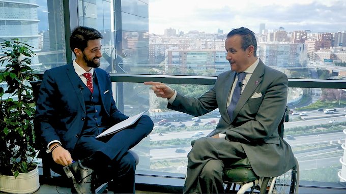 Abogados de Legalcar con persona con discapacidad